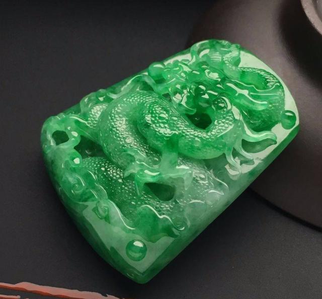 什么是冰种翡翠五句不能说如果按照重量计算翡翠的价格，砖头料就成了我们买不起的珍品  第4张