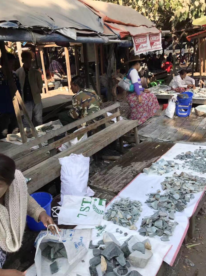 疫情持续蔓延，缅甸玉石批发市场再次关闭，翡翠价格又要上涨？  第8张