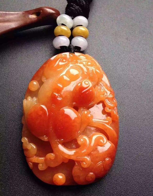 翡翠手镯圈口磨损红色的翡翠为什么称为红翡，而不是红翡翠？原来它是一种次生色  第25张