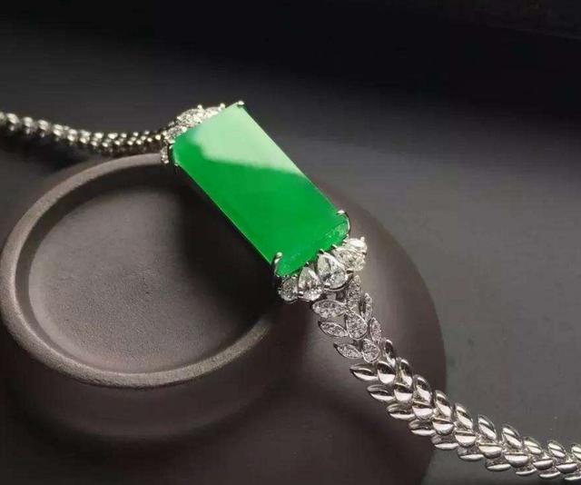 翡翠以绿为贵，你都知道怎么分辨吗？  第3张