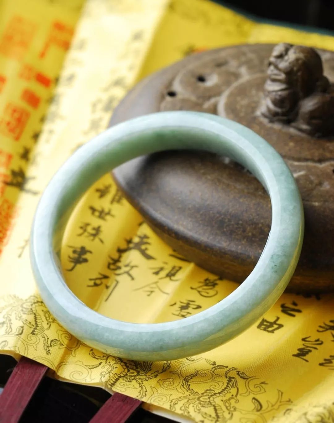 豆种翡翠手镯的价格一般是多少？豆种翡翠手镯有哪些种类？  第12张