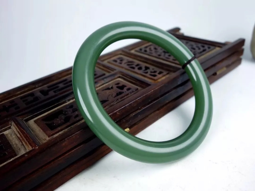 冰乌鸡种翡翠值钱吗盘点玉石市场这十年得变化  第2张