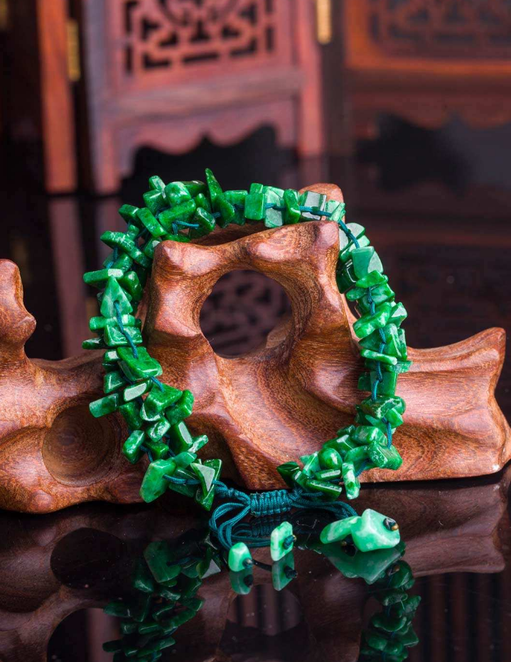 铁龙生翡翠值得买吗？它是少数颜色很美价格还十分实惠的翡翠！  第6张