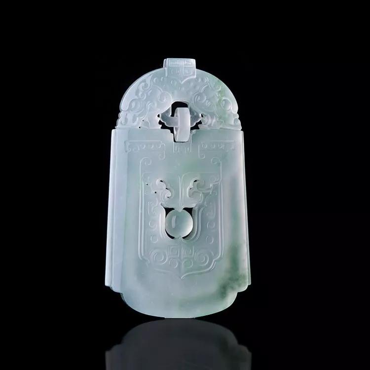 灰色玻璃种翡翠最好看的翡翠饰品国韵样式：仿古式翡翠饰品欣赏   第1张