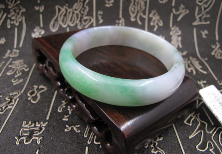 天价翡翠手镯价格翡翠最近行情如何，你想要知道的真相都在这里了  第3张