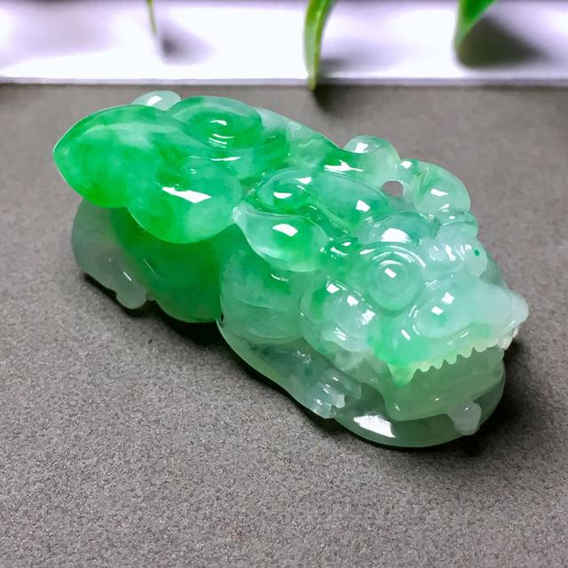 中国有翡翠原石产地吗翡翠价格有没有降价的可能？  第2张