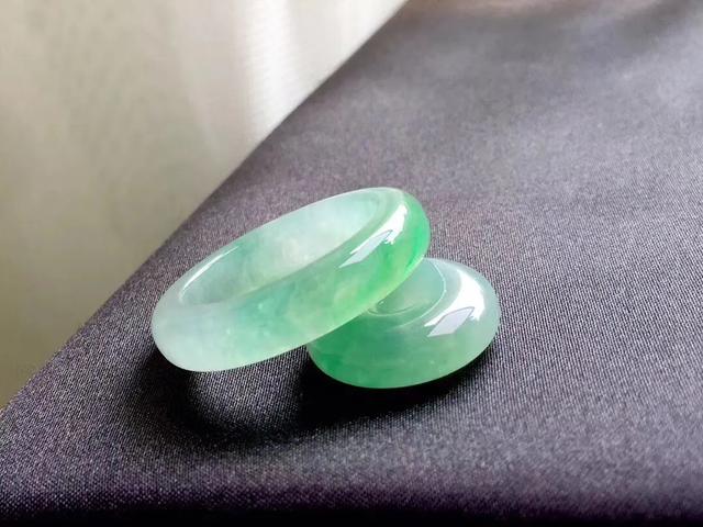 怎么看翡翠老不老A货翡翠便宜到烂大街？如今十几块就能入手？  第8张