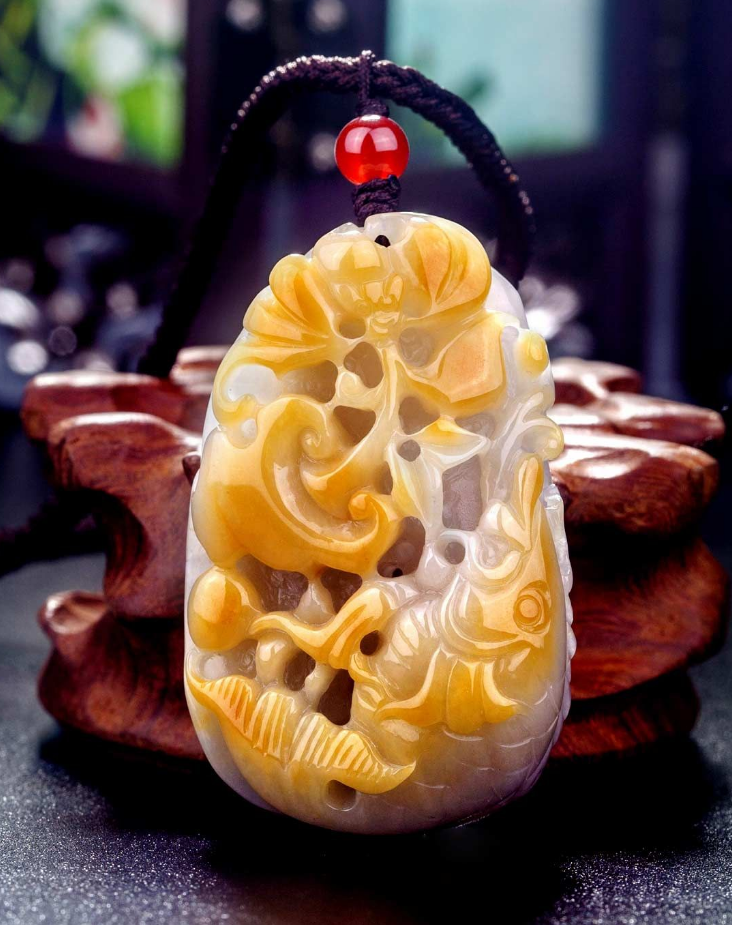 翡翠吊坠的鉴定风格庄严大气，被视为权力和财富的象征，黄翡的价格仍十分实惠  第18张