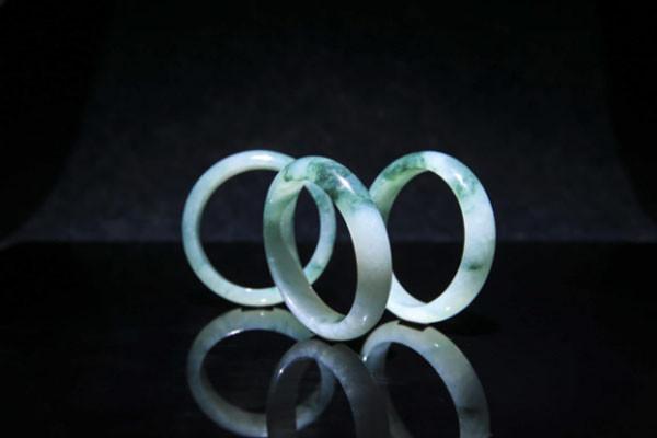 翡翠行情未来趋势还会怎么变？  第1张