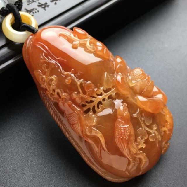 翡翠手镯圈口磨损红色的翡翠为什么称为红翡，而不是红翡翠？原来它是一种次生色  第2张