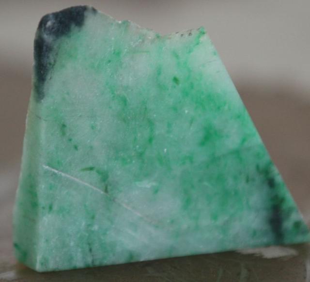 买翡翠手镯注意什么翡翠的特殊性决定价值  第2张