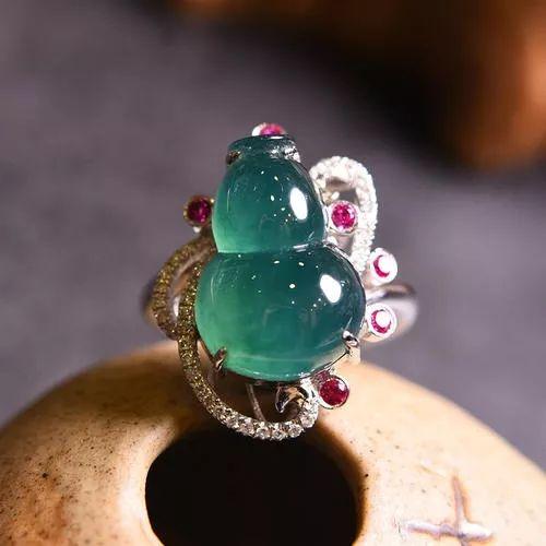 什么是蓝水翡翠？蓝水翡翠价格暴跌了吗？  第8张