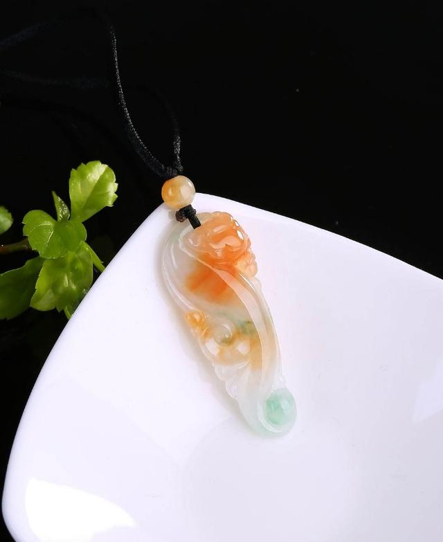 翡翠手镯圈口磨损红色的翡翠为什么称为红翡，而不是红翡翠？原来它是一种次生色  第21张