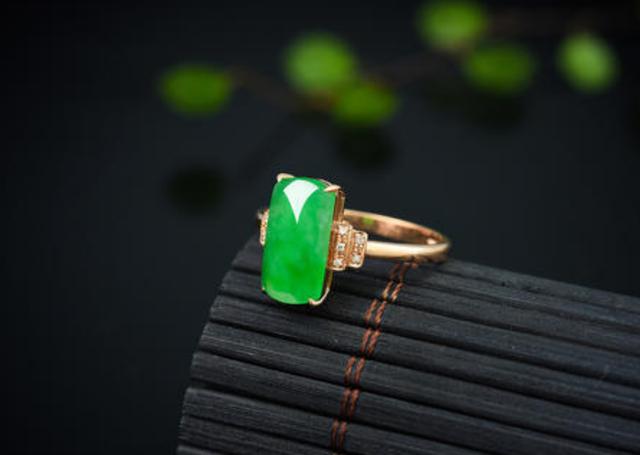 翡翠以绿为贵，你都知道怎么分辨吗？  第12张