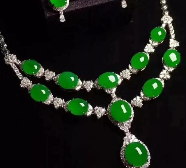 老帕敢翡翠原石特点翡翠价格逐年上升成为最热门投资收藏品远超古董字画，原因很简单  第11张