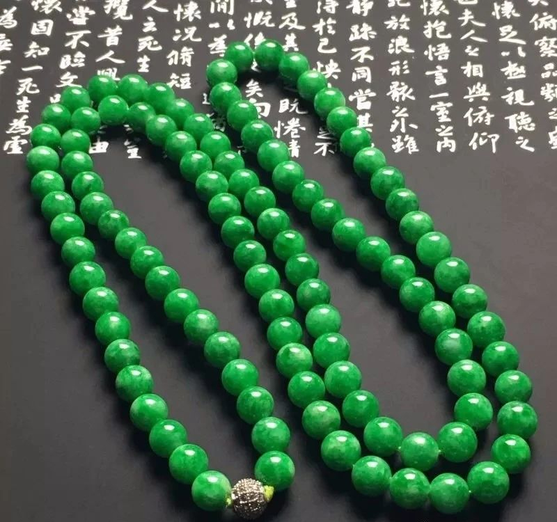 豆种翡翠不值钱？色、水佳者一样身价猛涨！  第1张
