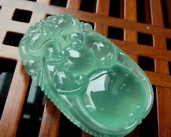 什么是翡翠中的木那料？木那料有什么特点？市场价值如何？  第5张