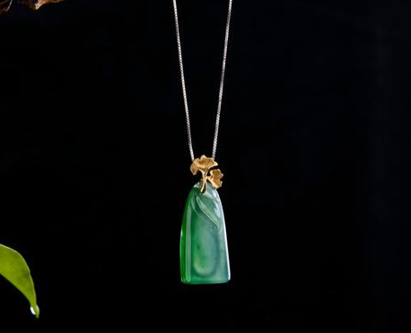 满绿翡翠昂贵罕见，为什么在市场上可以经常见到满绿翡翠出售？  第3张