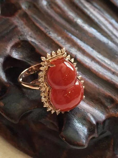 为什么说“万翠易得，一翡难求”？红翡挂件价格很高吗？  第1张