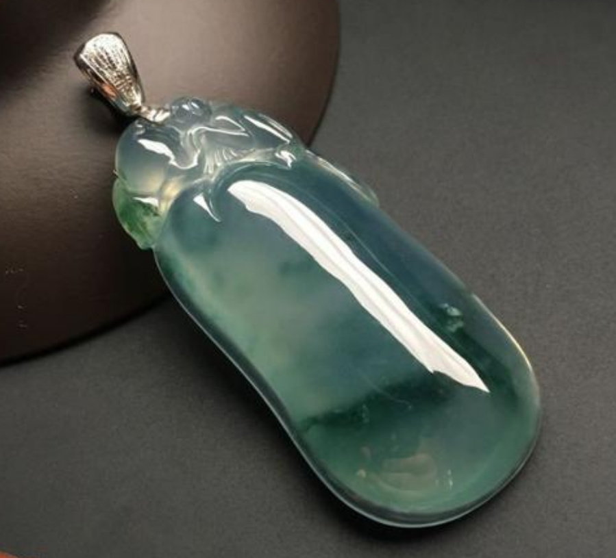 翡翠手镯通常为什么大家都不敢投资翡翠？价格跨度大，评估难度大，款式变化大  第4张