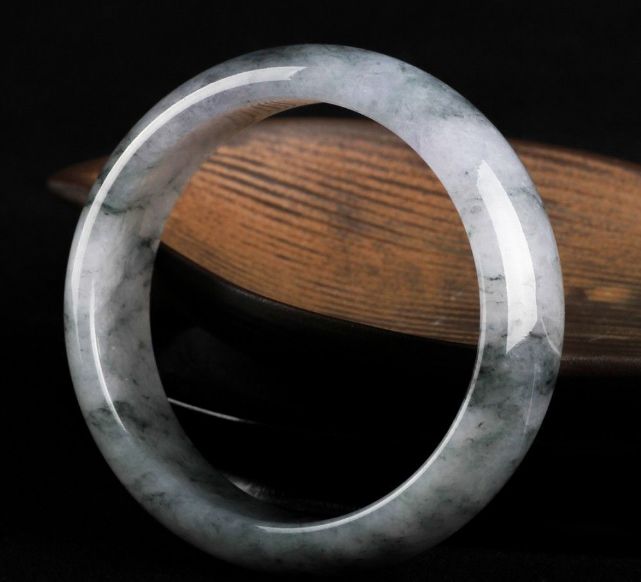 乌鸡种翡翠到底是不是“黑马”？它目前的市场前景如何呢？乌鸡种翡翠到底是不是“黑马”？它目前的市场前景如何呢？  第15张