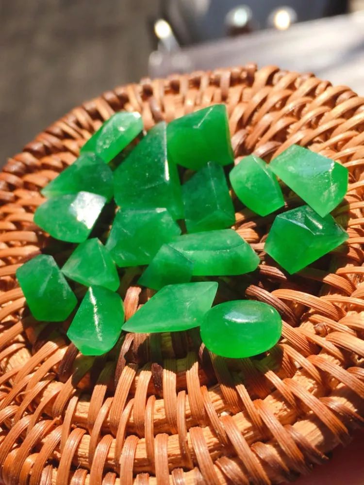 为何有些翡翠A货售价才几百元？这样的翡翠值得入手吗？  第3张