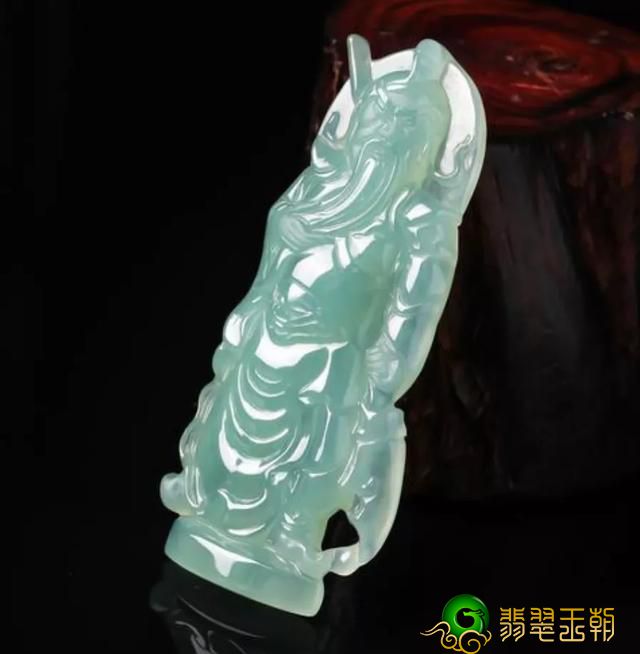 豪气干云闯荡江湖，翡翠关公像为什么戴绿帽子？   第3张