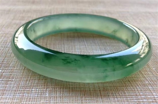 平安扣戴左脚还是右脚，平安扣戴左脚为宜   第1张