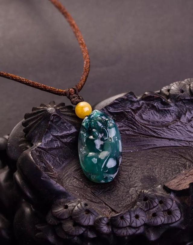 什么是蓝水翡翠？蓝水翡翠价格暴跌了吗？  第2张