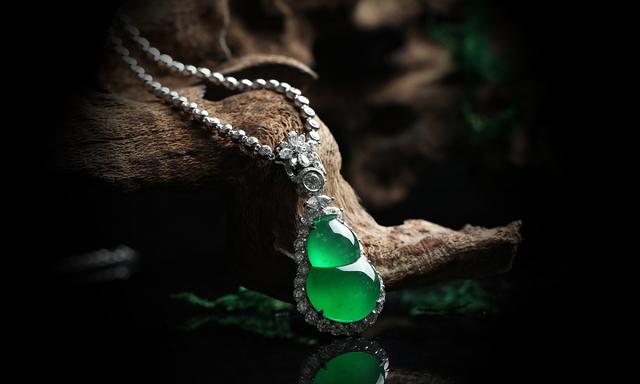 黑色翡翠挂件手编绳子听说翡翠的价格会大跌？你想要知道的真相都在这里了！  第7张