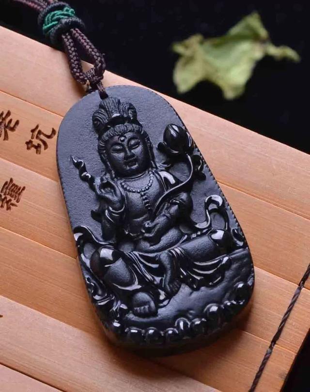 和田玉和翡翠的区别缅甸人称其为情人的影子！冰种墨翠价格可真不便宜  第3张