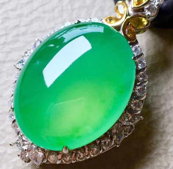 怎样鉴定翡翠真假？有哪些方法是比较好鉴定的方法？   第2张