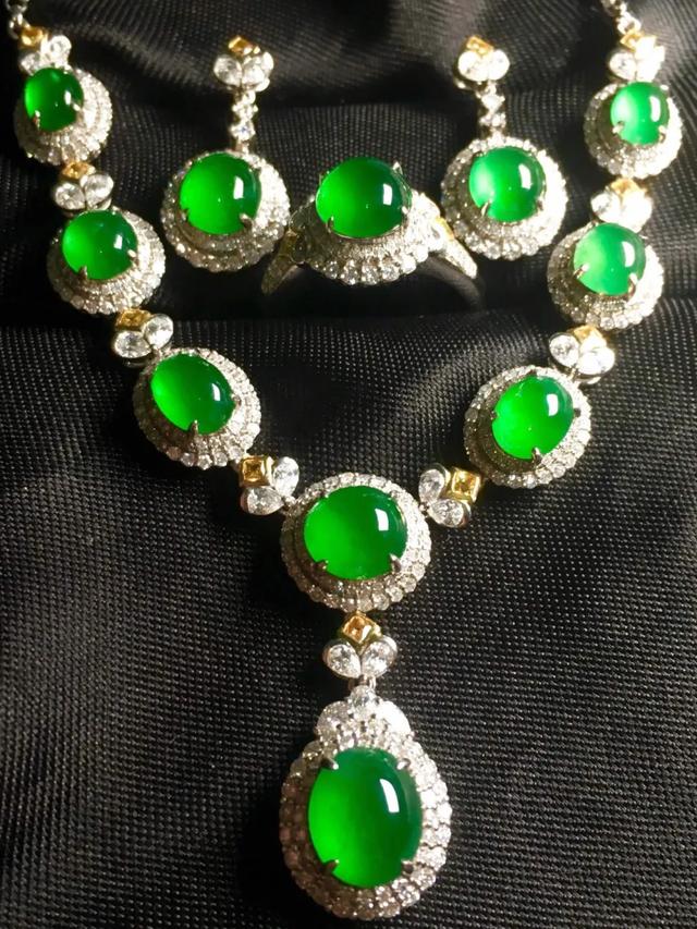 如懿的翡翠戒指翡翠价格一般多少钱？最清晰的翡翠价格对照表！  第4张