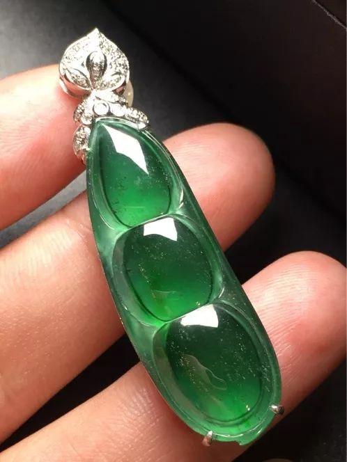 老蓝水翡翠的价格怎么样？为什么老蓝水翡翠是黑的？  第2张