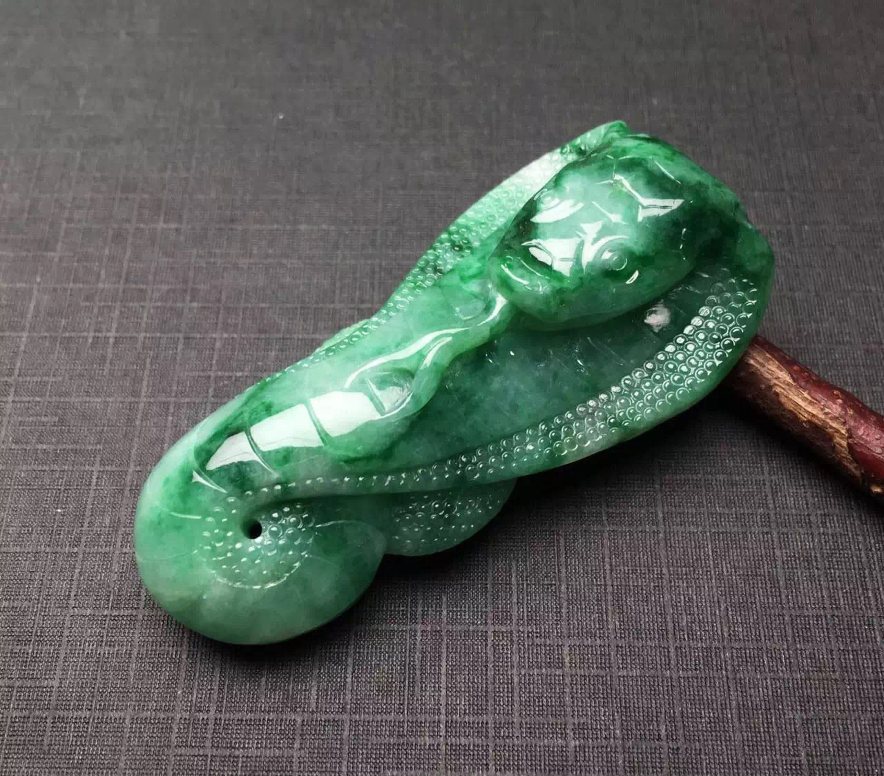 豆种翡翠不值钱？色、水佳者一样身价猛涨！  第3张