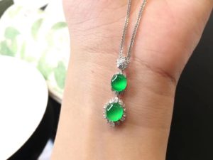 水润润的二颗绿蛋面   第3张