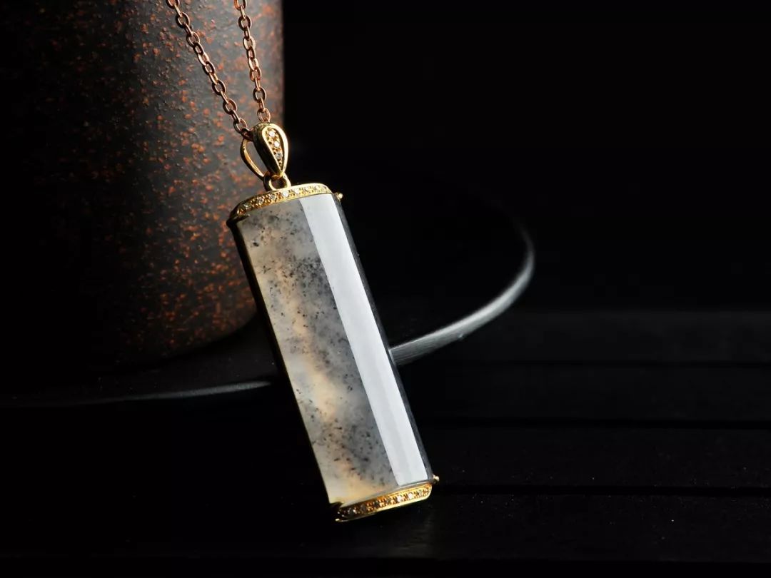 乌鸡种翡翠到底是不是“黑马”？它目前的市场前景如何呢？乌鸡种翡翠到底是不是“黑马”？它目前的市场前景如何呢？  第6张