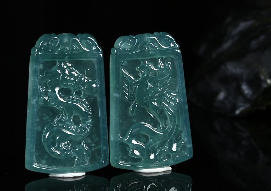 翡翠的价值取决于翡翠龙凰牌哪儿买更好？龙凰牌合适哪些年龄层的人配戴？   第2张
