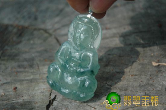 最贵的翡翠镯子翡翠密度是多少?玉和翡翠密度都是一样吗?   第3张