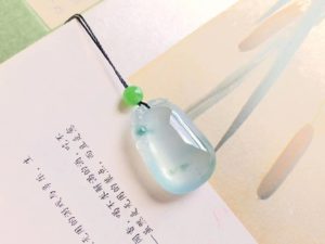 冰种黄翡翠的价格老坑种翡翠福瓜吊坠   第2张