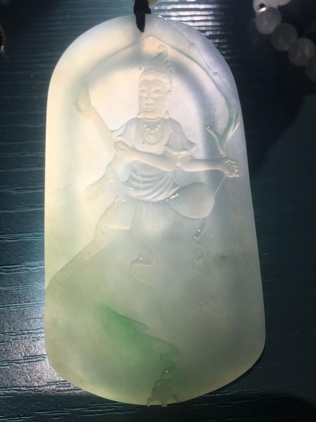 翡翠玉石成品收藏趋势，你买的翡翠收藏价值多高？  第2张