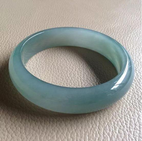 什么是蓝水翡翠？蓝水翡翠价格暴跌了吗？  第3张