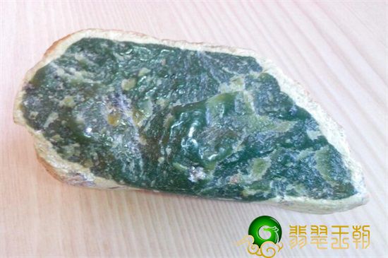 翡翠与玉哪个贵锉刀可以磨翡翠原石吗？翡翠原石能用锉刀去皮吗？   第3张