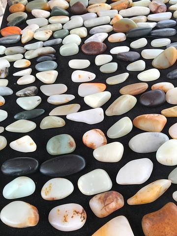 翡翠一块价格玉石在国外有市场吗？看看美国的玉石市场是什么样的  第2张