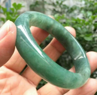 翡翠手镯阳绿飘花今天教朋友们认清翡翠的“三青三水”，买玉不吃亏  第5张