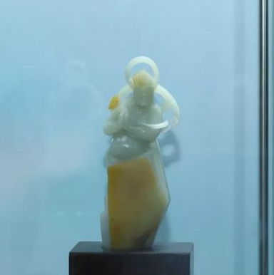 七彩云南翡翠水分疫情下的和田玉市场：市场空荡，货源紧张  第11张