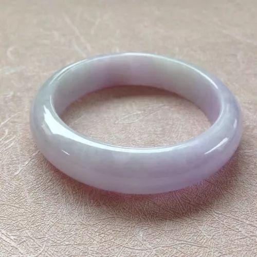 翡翠给人的感觉糯冰翡翠手镯颜值高、价格低，难怪成了女性朋友眼中的“白月光”  第5张