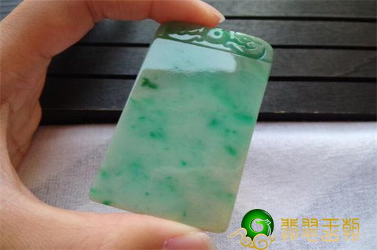 翡翠里面有像雪花是什么？为什么翡翠里有雪花   第2张