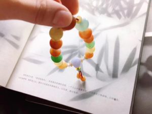 翡翠原石打磨切割机五颜六色的翡翠佛珠   第2张