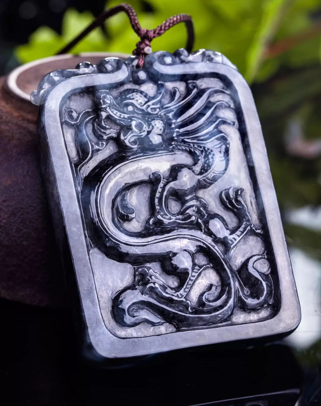 乌鸡种翡翠到底是不是“黑马”？它目前的市场前景如何呢？乌鸡种翡翠到底是不是“黑马”？它目前的市场前景如何呢？  第9张